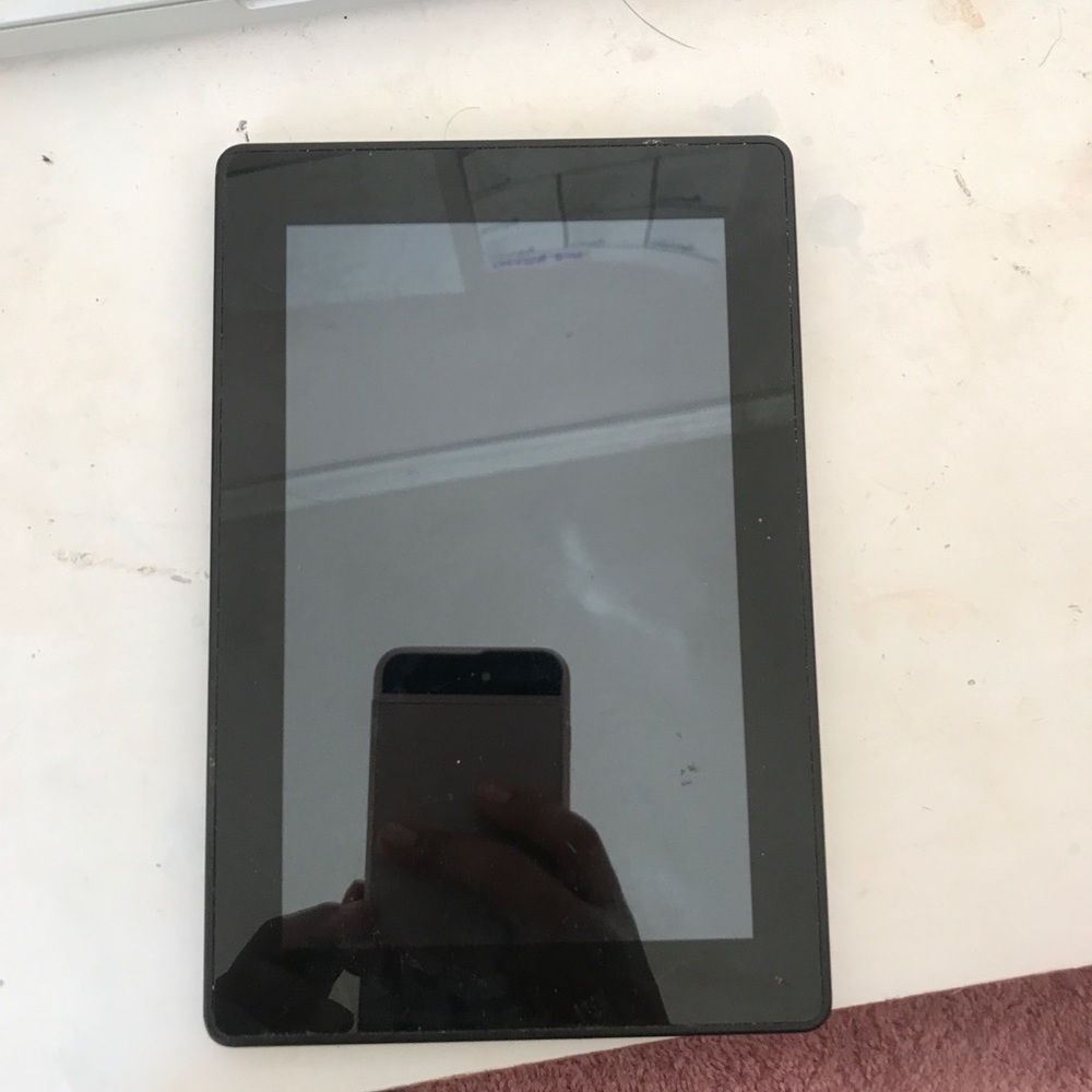 Amazon kindle - Picture 1 of 3